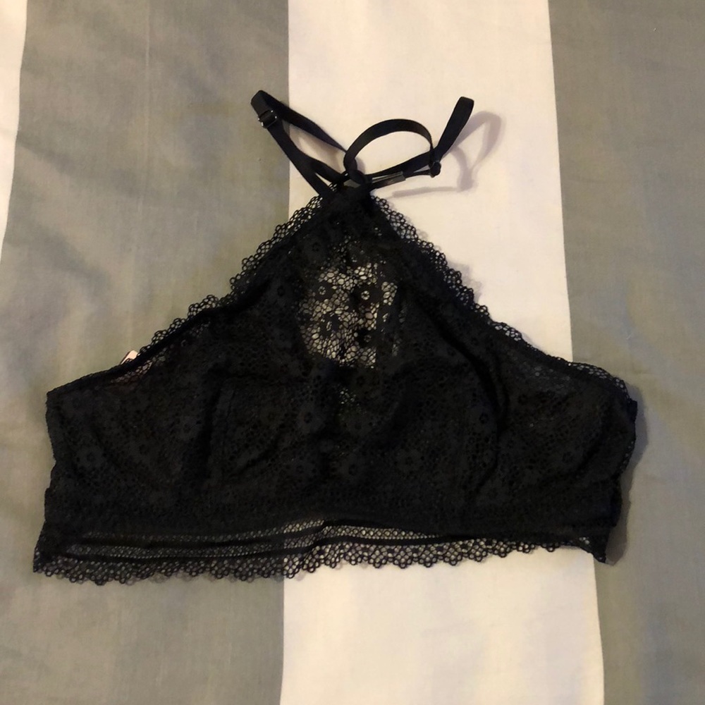 Victoria’s Secret lace halter bralette. Medium NWT